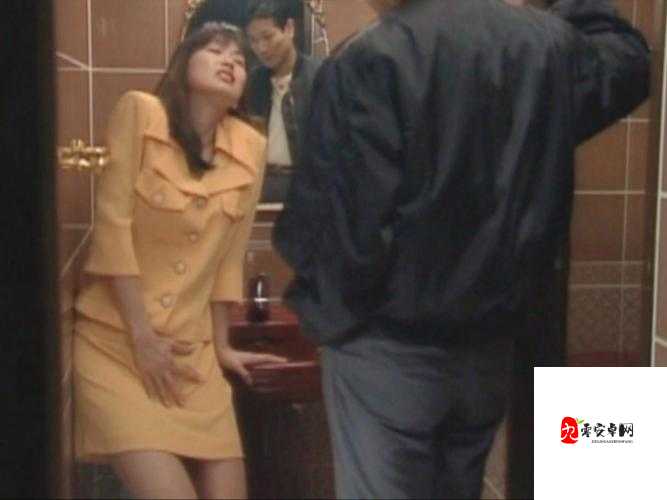 扒开老师的裙子狂揉她,她难受得眼泪都出来了